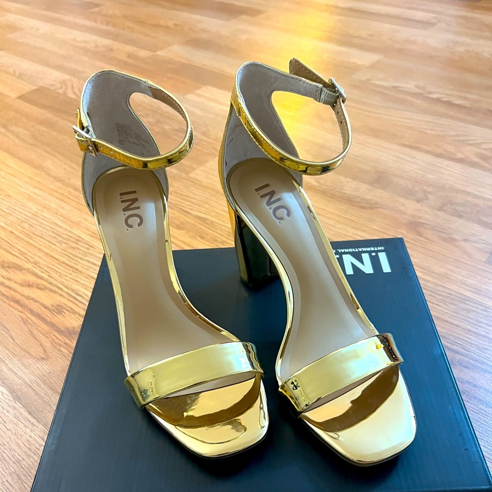 INC Womens Gold Lexini Square Toe Block Heel Sandals Shoes 7.5 M. Brand new!